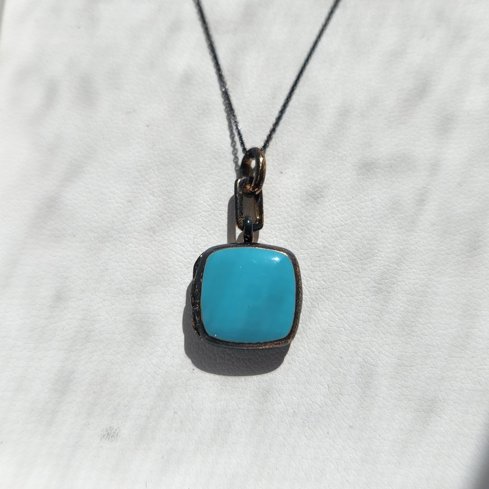 Elegant Turquoise Pendant Necklace - Picture 4 of 5